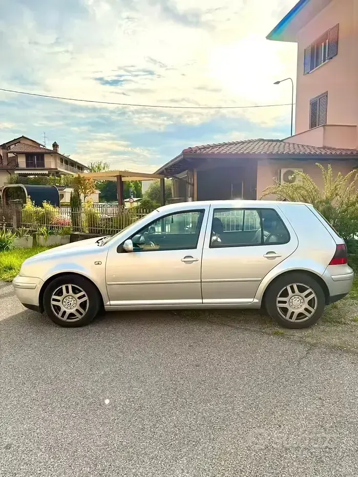Usata VW Golf IV 130 CV (95 kW) 2002 Berlina