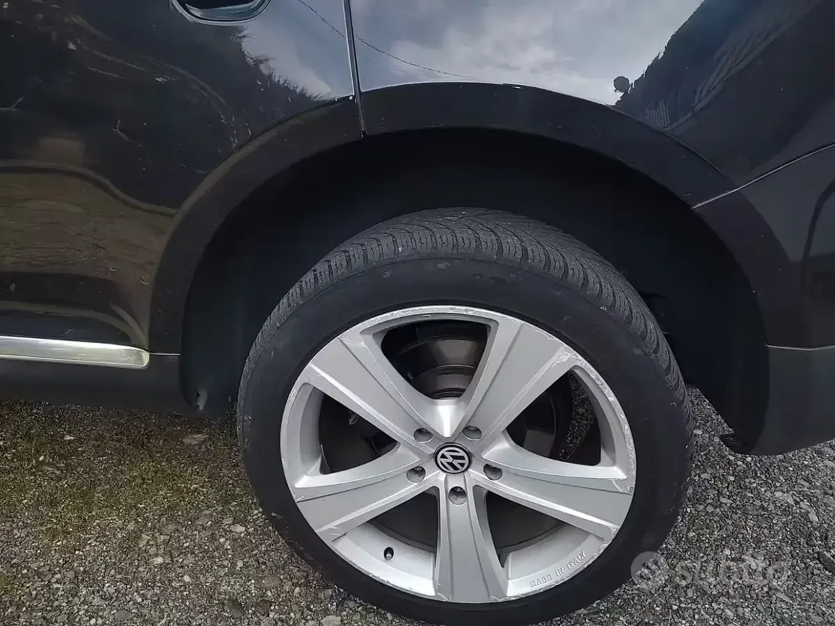 Usata VW Touareg 224 CV (164 kW) 2007 Nero SUV
