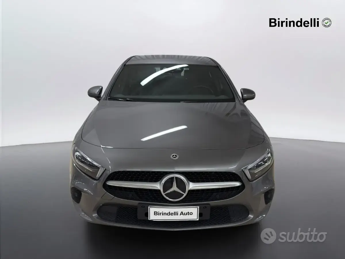 Usata Mercedes A180 116 CV (85 kW) 2020 Grigio Monovolume
