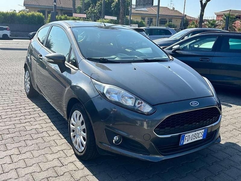 Usata Ford Fiesta Titanium 60 CV (44 kW) 2016 Grigio Utilitaria