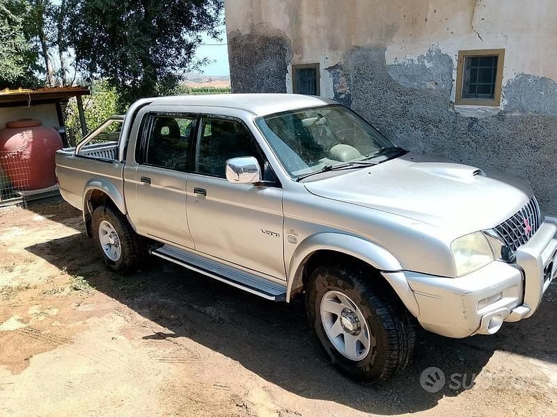 Grigio Usata 2004 Mitsubishi L200 Pick-up | 8900 € (Buon prezzo) - Immagine 1/4