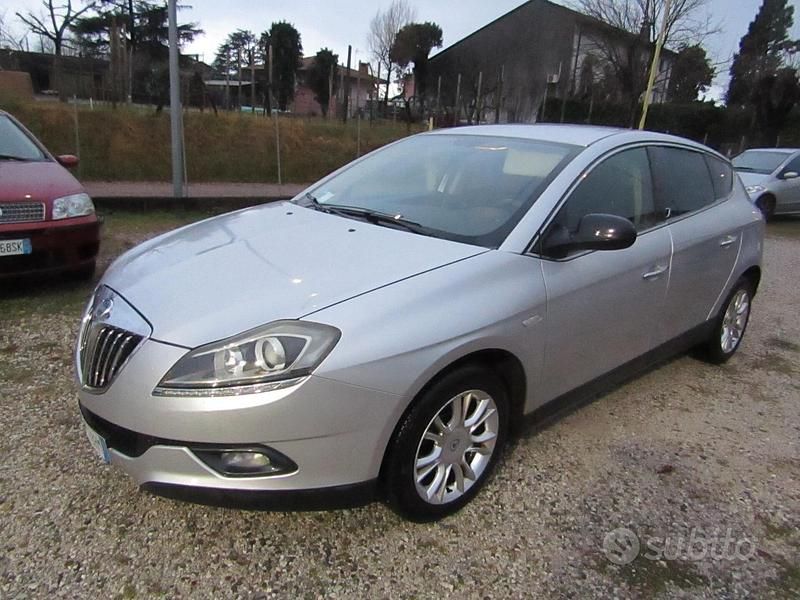 Usata Lancia Delta 120 CV (88 kW) 2011 Grigio Utilitaria