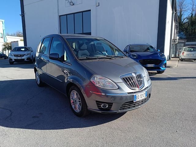 Usata Lancia Musa S 95 CV (69 kW) 2010 Grigio scuro Monovolume