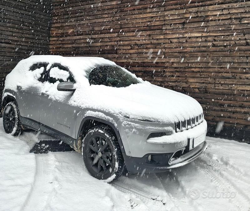 Usata Jeep Cherokee Limited 200 CV (147 kW) 2016 Grigio SUV