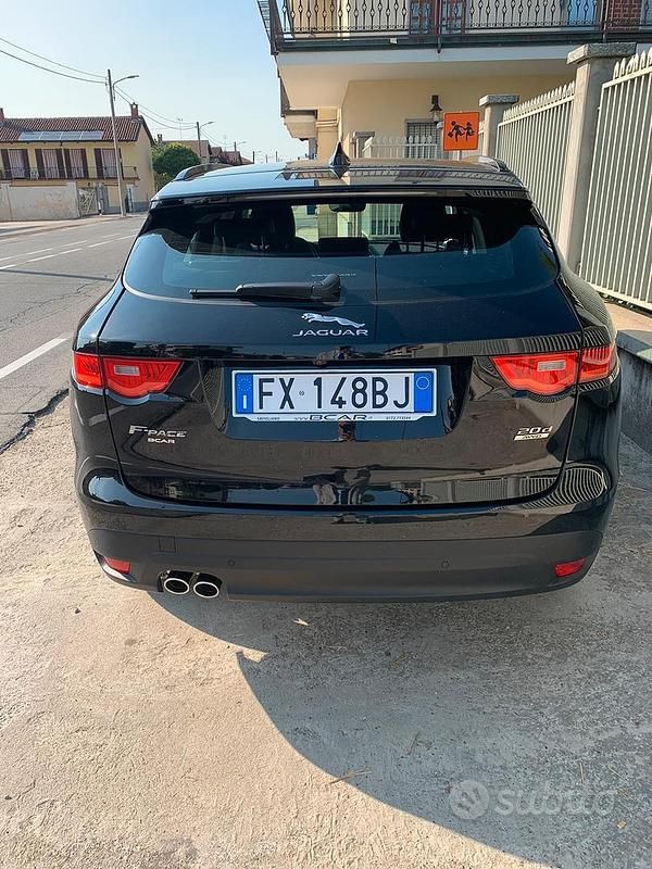 Usata Jaguar F-Pace R-Sport 180 CV (132 kW) 2019 Nero SUV