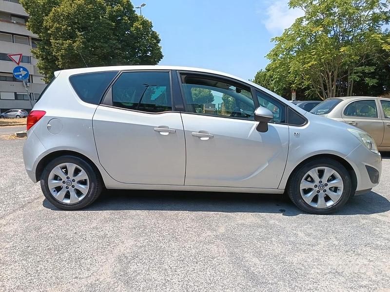 Usata Opel Meriva 120 CV (88 kW) 2012 Grigio Monovolume