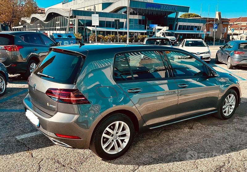 Usata VW Golf VIII Executive 131 CV (96 kW) 2020 Grigio Berlina