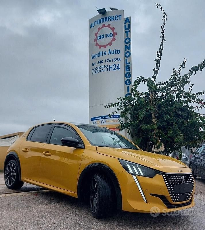 Usata Peugeot 208 GT-line 101 CV (74 kW) 2020 Giallo Utilitaria