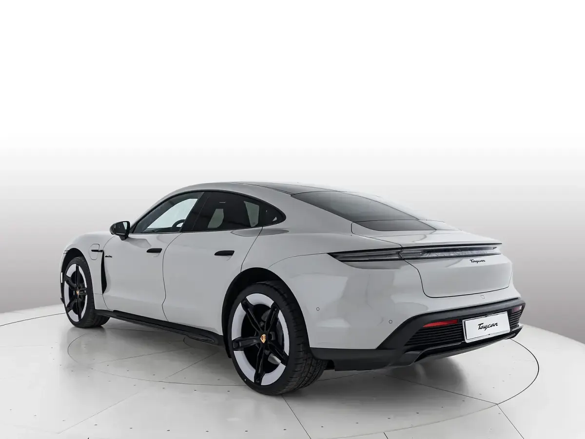Nuova Porsche Taycan Black Edition 2026 Berlina