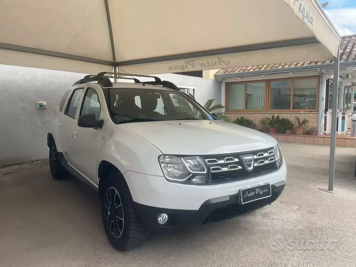 Usata Dacia Duster Lauréate 90 CV (66 kW) 2016 Bianco SUV