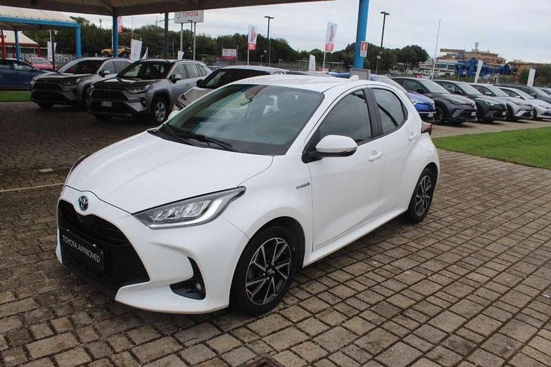 Usata Toyota Yaris Hybrid Trend 92 CV (67 kW) 2022 Bianco Berlina