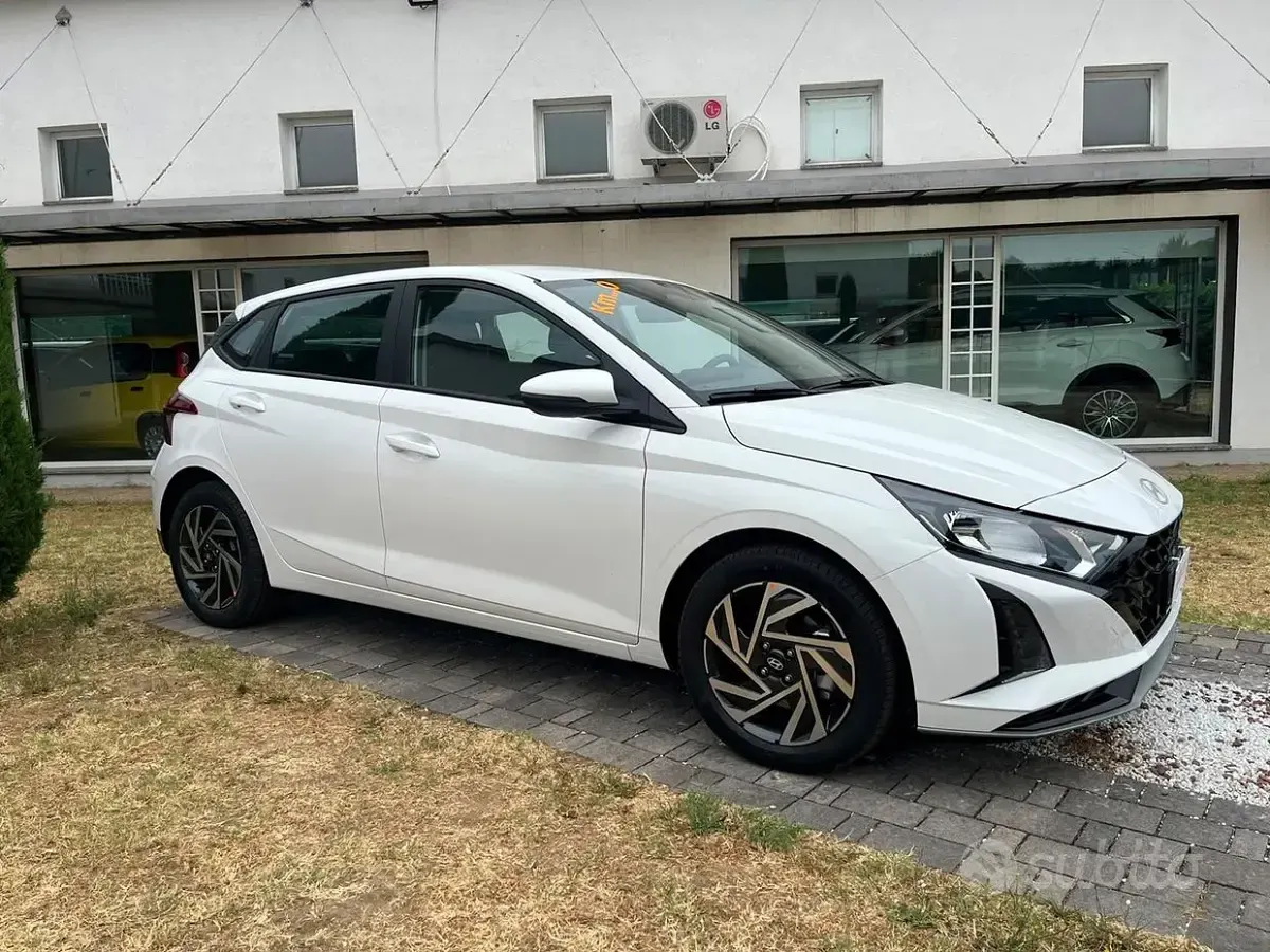 Nuova Hyundai i20 101 CV (74 kW) 2026 Atlas white Utilitaria