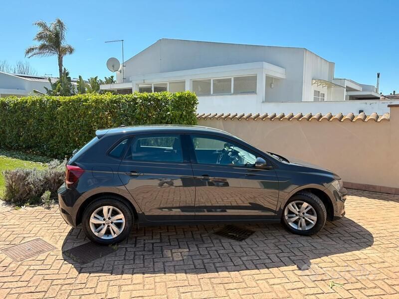 Grigio Usata 2019 VW Polo Tre volumi | 9000 € - Immagine 1/4