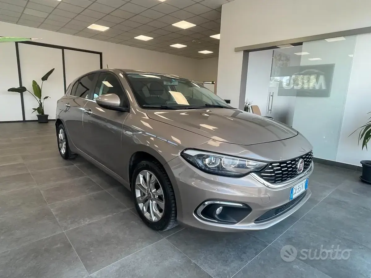 Usata Fiat Tipo Business 120 CV (88 kW) 2020 Marrone Berlina