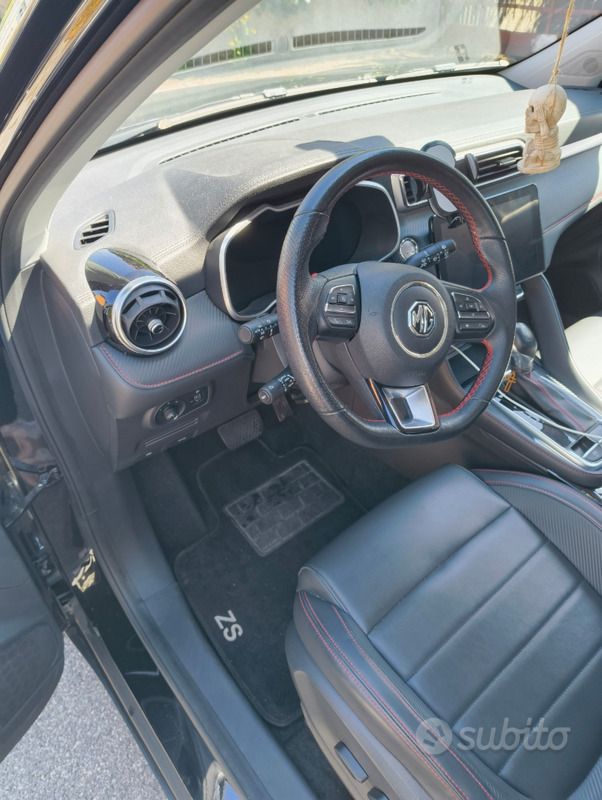 Usata 2023 MG ZS Luxury Tre volumi | 19.000 € (Molto cara) - Immagine 1/4