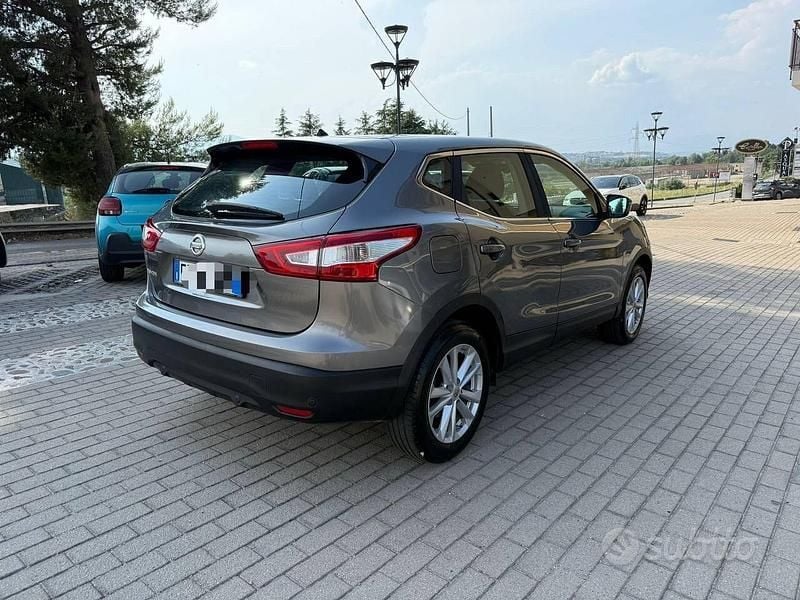 Usata Nissan Qashqai Tekna 131 CV (96 kW) 2016 Grigio SUV