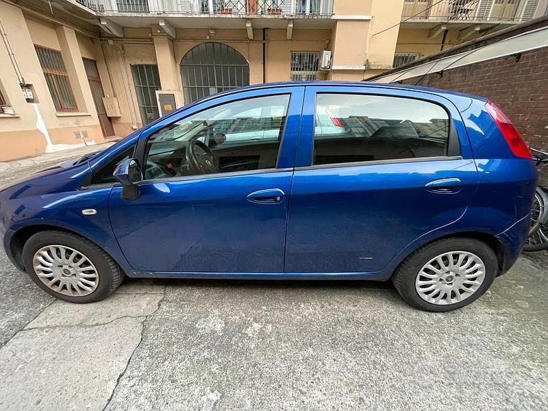 Usata Fiat Grande Punto 90 CV (66 kW) 2012 Blu Utilitaria