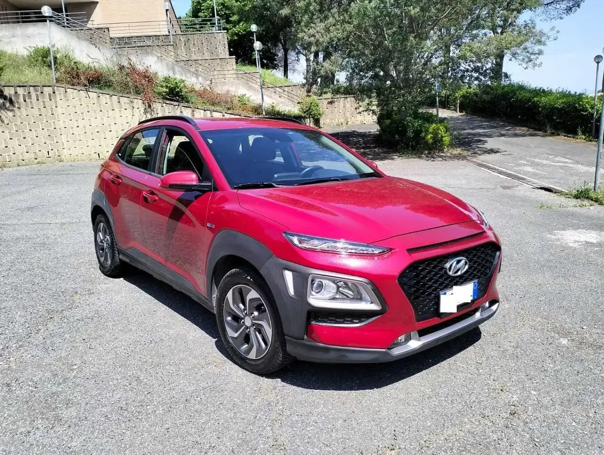 Usata Hyundai Kona 105 CV (77 kW) 2019 Bordeaux SUV