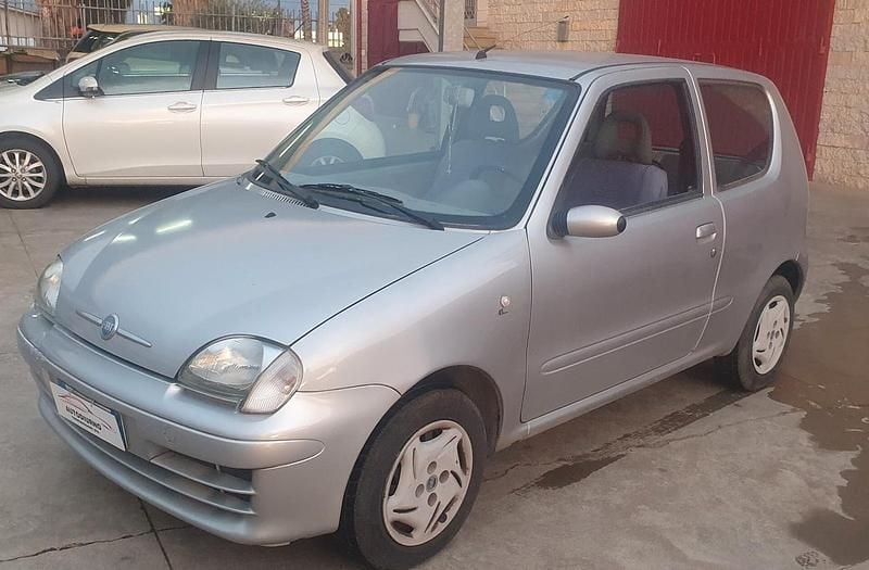 Usata Fiat 600 Anniversary 54 CV (39 kW) 2006 Argento Utilitaria