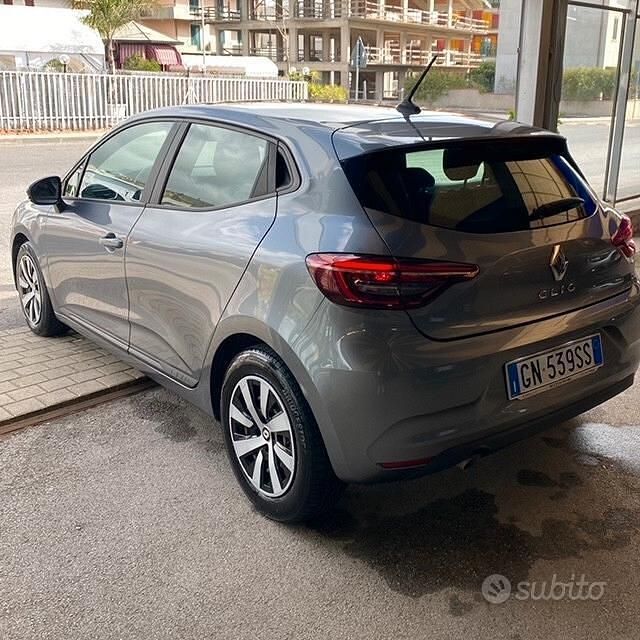Usata Renault Clio V Techno 91 CV (66 kW) 2023 Grigio Berlina