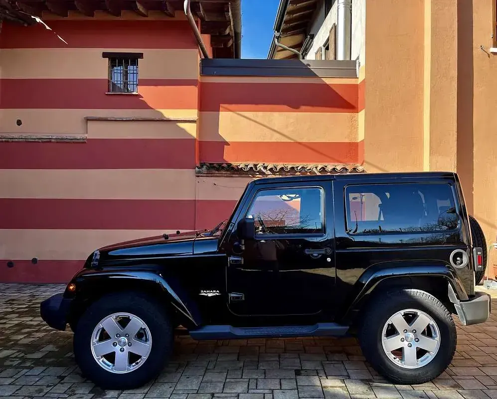 Usata Jeep Wrangler Sahara 200 CV (147 kW) 2011 Nero SUV