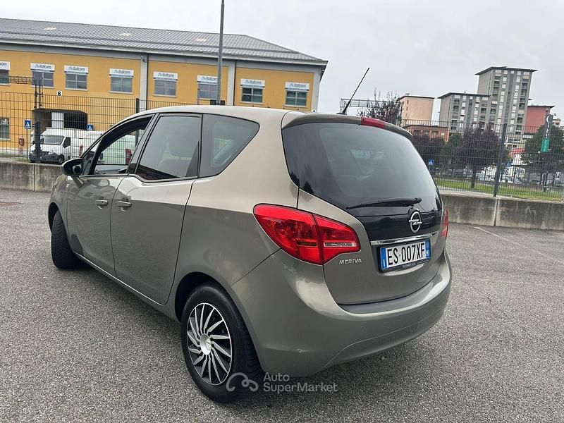 Usata Opel Meriva 120 CV (88 kW) 2013 Bronze Monovolume
