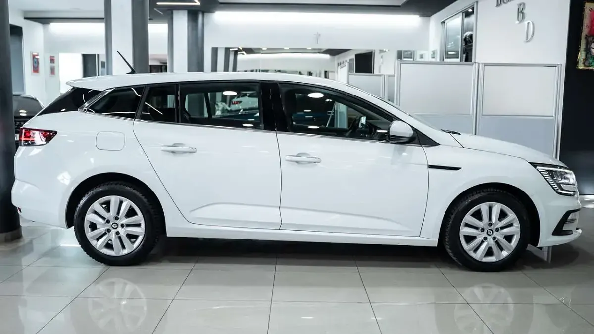 Usata Renault Mégane GrandTour 116 CV (85 kW) 2022 Bianco perlato mettallizzato Station wagon