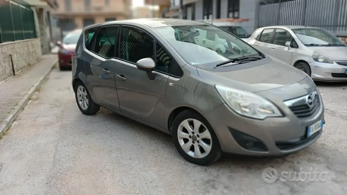 Usata Opel Meriva 95 CV (69 kW) 2011 Grigio Monovolume