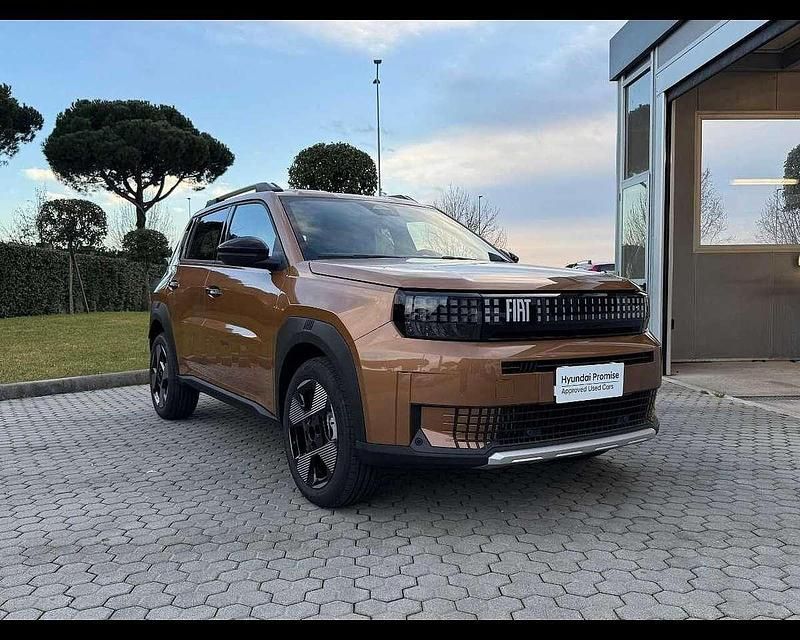 Nuova Fiat Grande Panda La Prima 110 CV (80 kW) 2025 Marrone Utilitaria
