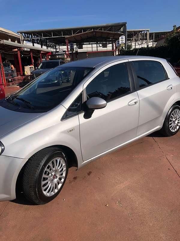 Usata 2010 Fiat Punto Evo Emotion Due volumi | 5999 € (Cara) - Immagine 1/4