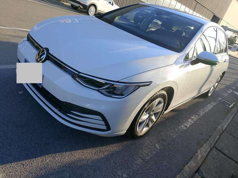Usata 2022 VW Golf VIII Life Tre volumi | 21.900 € - Immagine 1/4