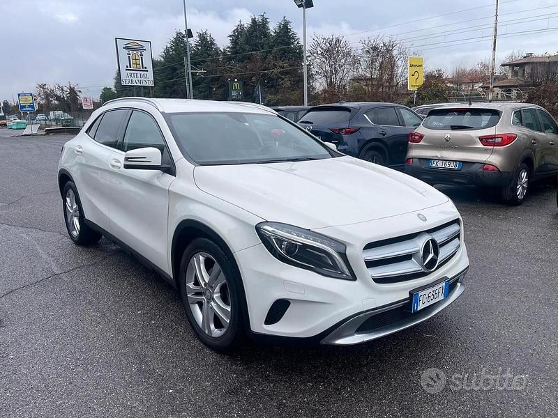 Usata Mercedes GLA180 Premium 109 CV (80 kW) 2016 Bianco SUV