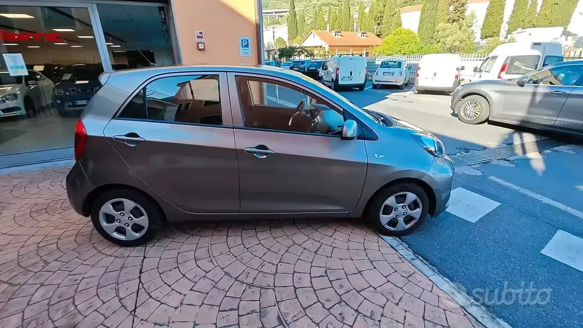 Używany Kia Picanto Active 67 KM (49 kW) 2016 Szary Hatchback
