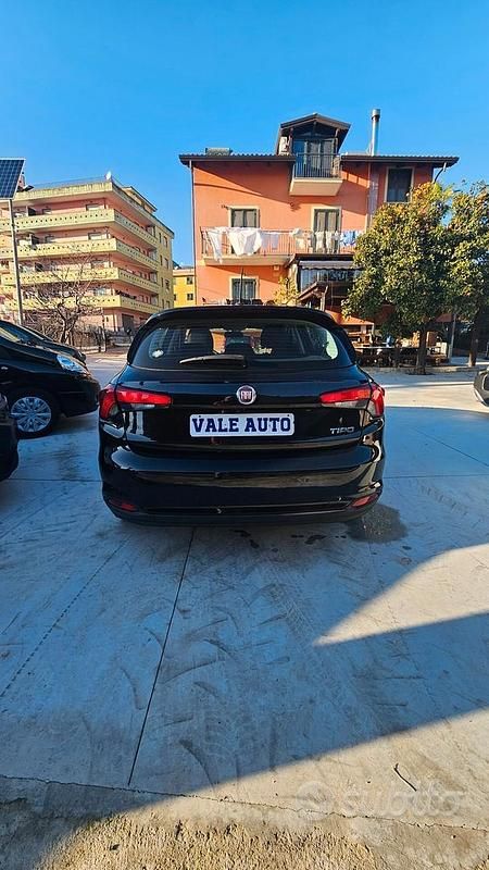 Occasion Fiat Tipo Lounge 120 ch (88 kW) 2017 Noir Break