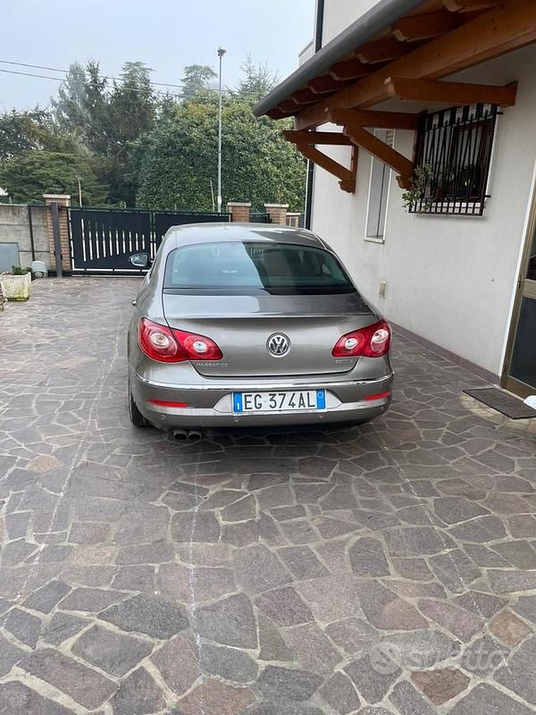 Usata VW Passat 140 CV (102 kW) 2010 Marrone