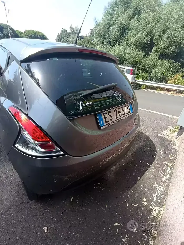 Usata Lancia Ypsilon 95 CV (69 kW) 2014 Grigio Utilitaria