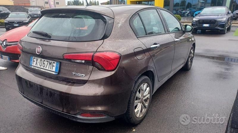 Usata Fiat Tipo Lounge 120 CV (88 kW) 2017 Marrone Berlina