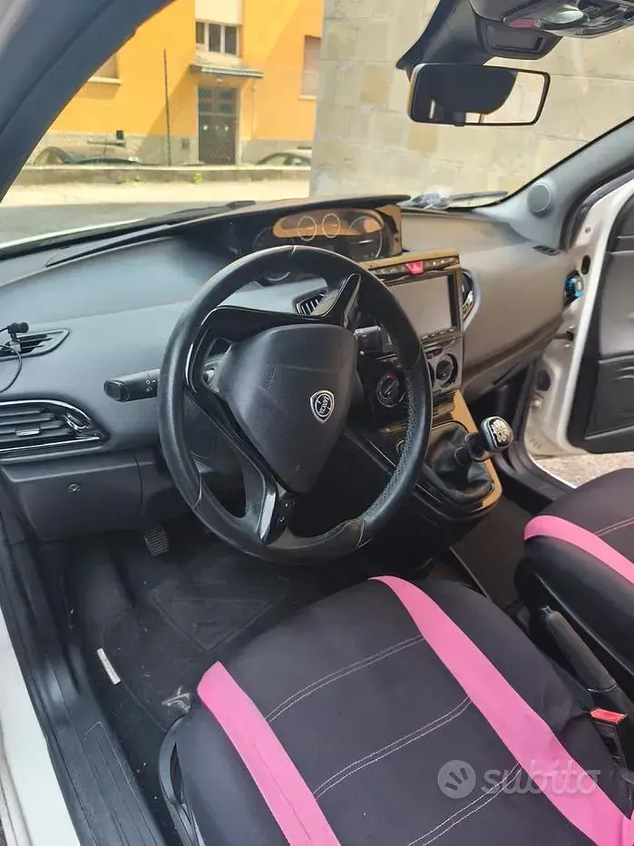 Usata Lancia Ypsilon 85 CV (62 kW) 2013 Bianco Utilitaria