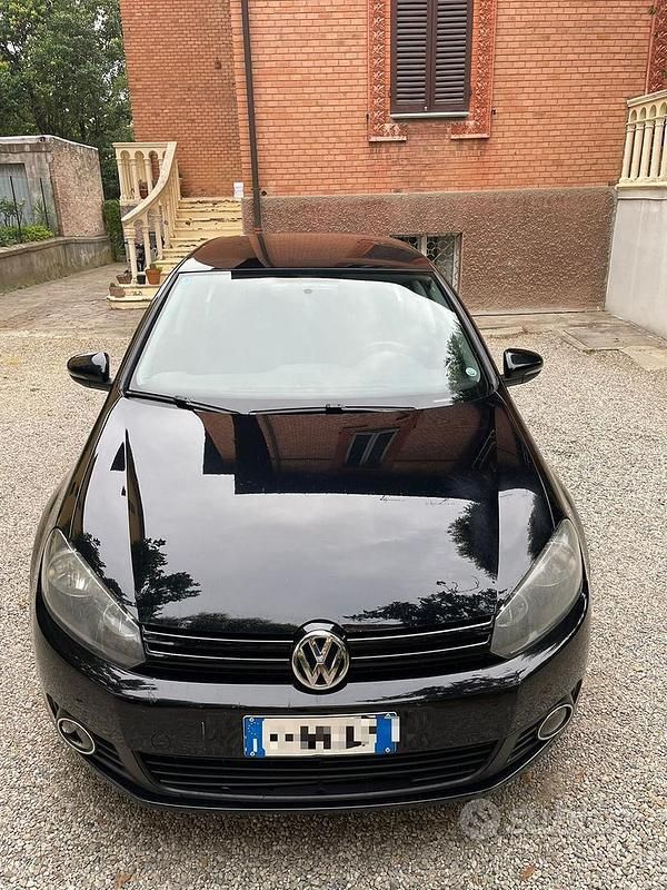 Nero Usata 2013 VW Golf VI Due volumi | 5000 € (Ottimo prezzo) - Immagine 1/4