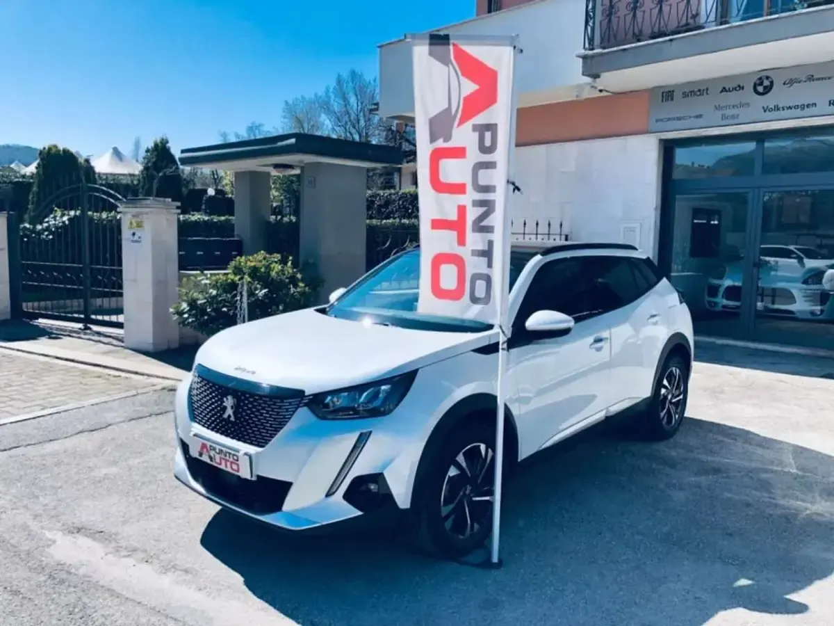 Usata Peugeot 2008 Allure 102 CV (75 kW) 2020 Bianco SUV