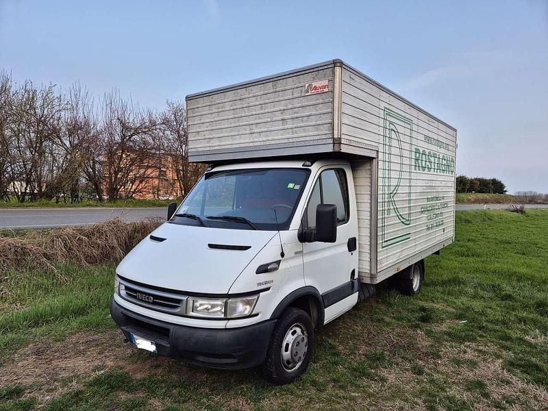 Usata Iveco Daily 116 CV (85 kW) 2005 Bianco Furgone