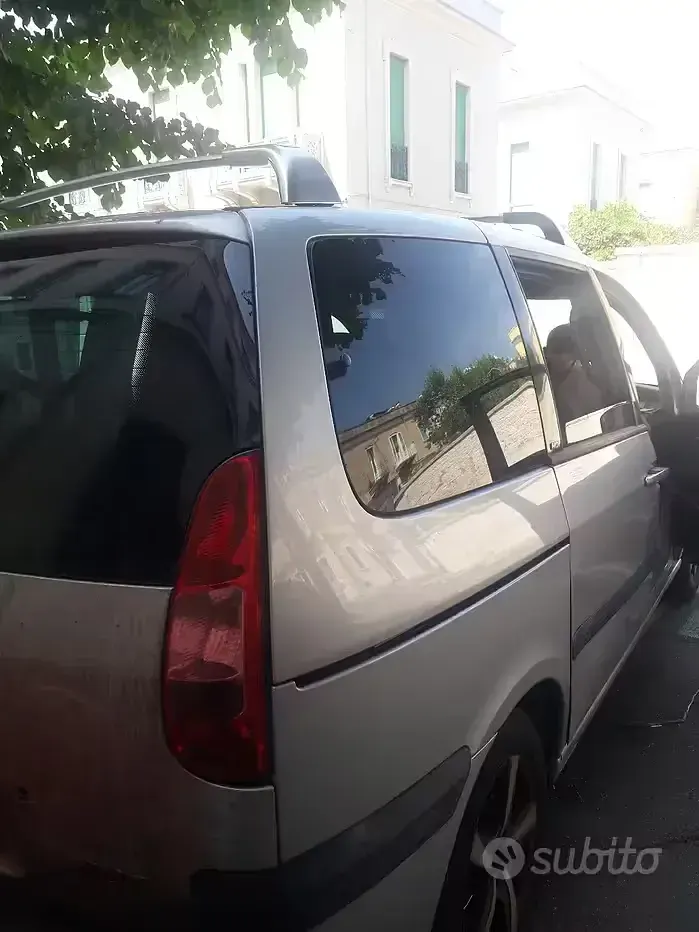 Usata Peugeot 807 128 CV (94 kW) 2004 Grigio Monovolume