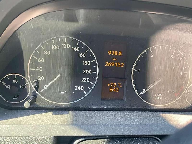 Usata Mercedes 180 111 CV (81 kW) 2007 Bronzo Berlina