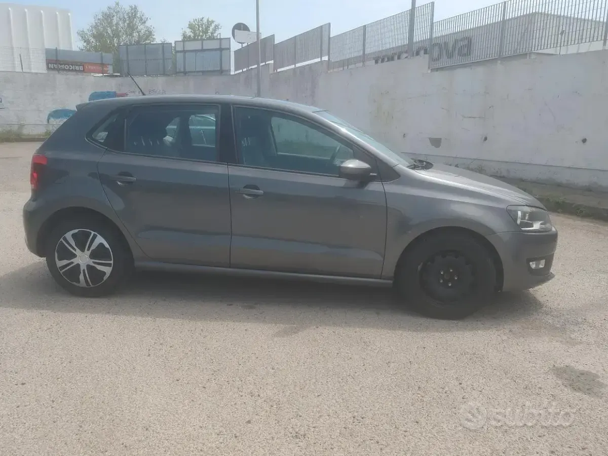 Usata VW Polo Comfortline 75 CV (55 kW) 2011 Grigio Utilitaria
