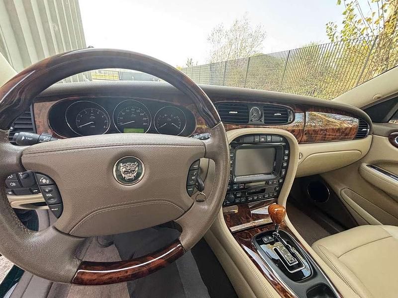 Usata Jaguar XJ8 258 CV (189 kW) 2005 Verde Berlina