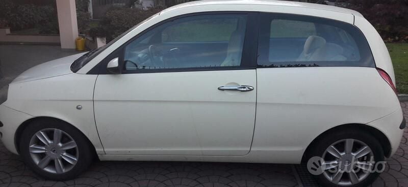 Usata Lancia Ypsilon 70 CV (51 kW) 2004 Utilitaria