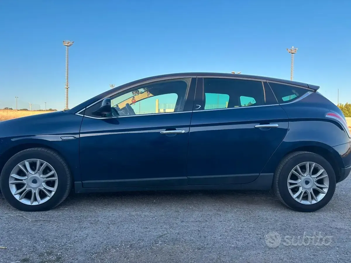 Usata Lancia Delta Silver 120 CV (88 kW) 2013 Blu Utilitaria