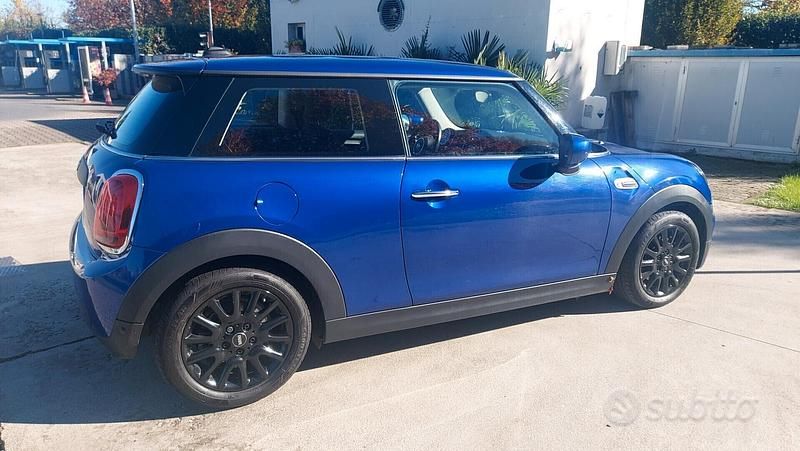 Usata Mini ONE 102 CV (75 kW) 2020 Blu Utilitaria