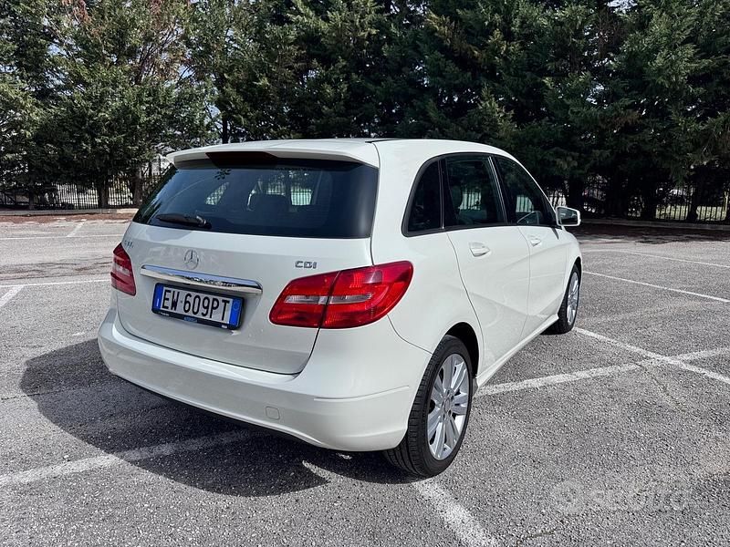 Usata Mercedes B180 Executive 109 CV (80 kW) 2014 Bianco Utilitaria
