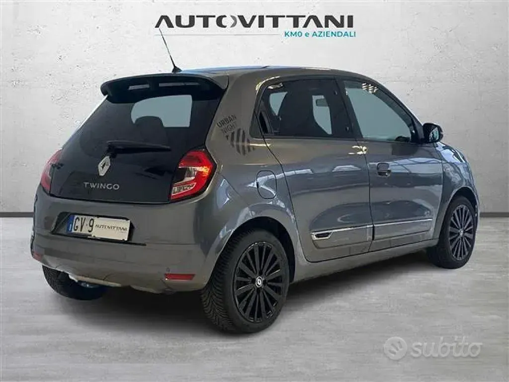 Usata Renault Twingo Urban Night 92 CV (67 kW) 2024 Grigio Utilitaria